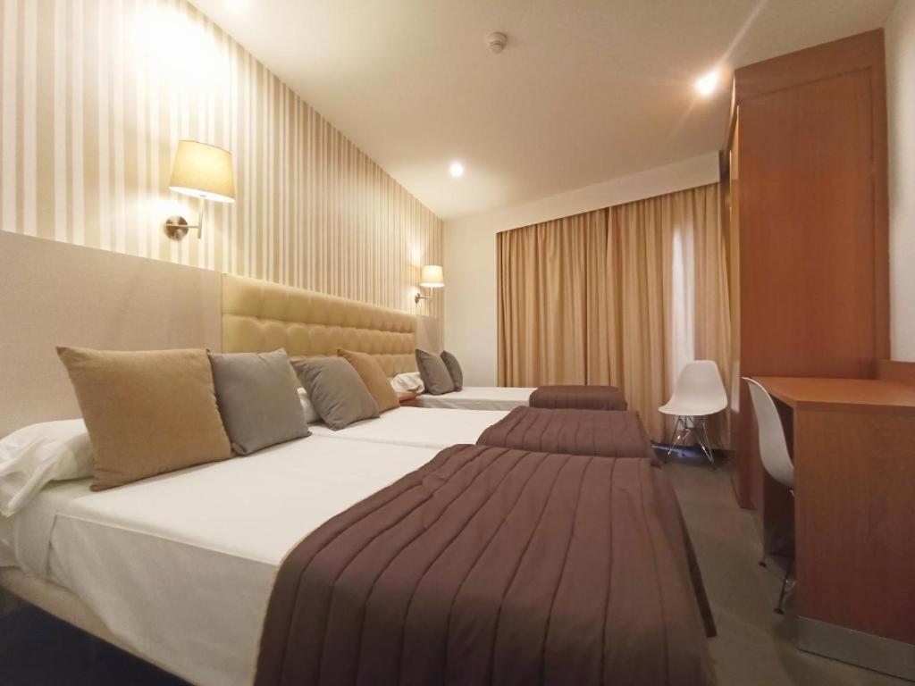 Hotel Rambla Emerita, Centro Ciudad เมรีดา ภายนอก รูปภาพ